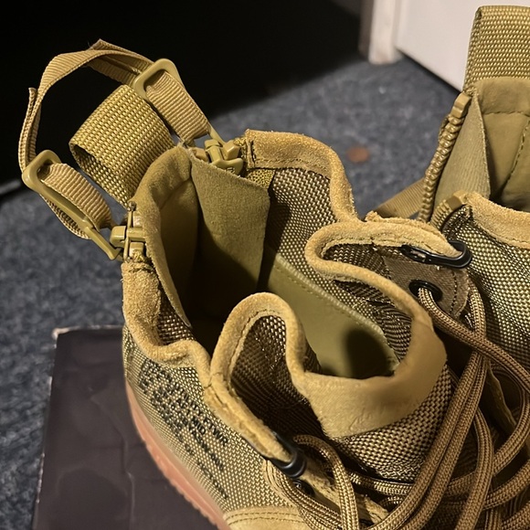NIKE SF AF1 MID (GS) 7Y Desert Moss - Picture 6 of 12